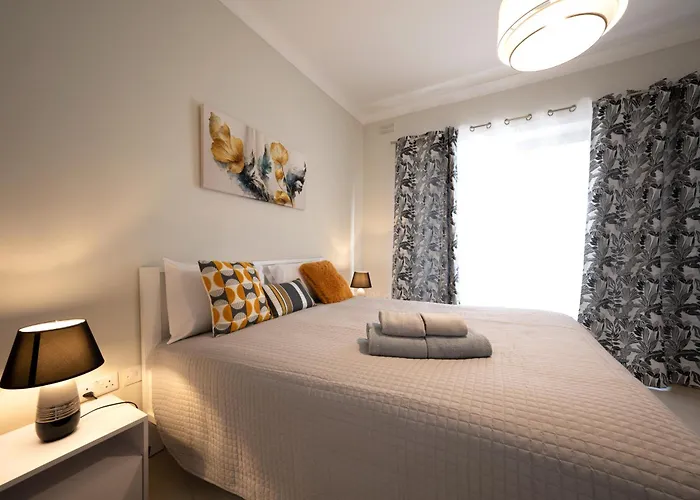 Seafront Beautiful 3 Bedroom With Balcony Kdou1-1