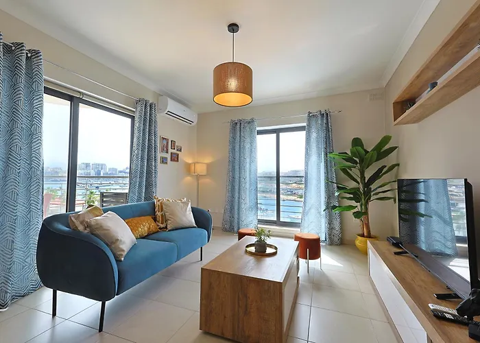 Seafront Beautiful 3 Bedroom With Balcony Kdou1-1