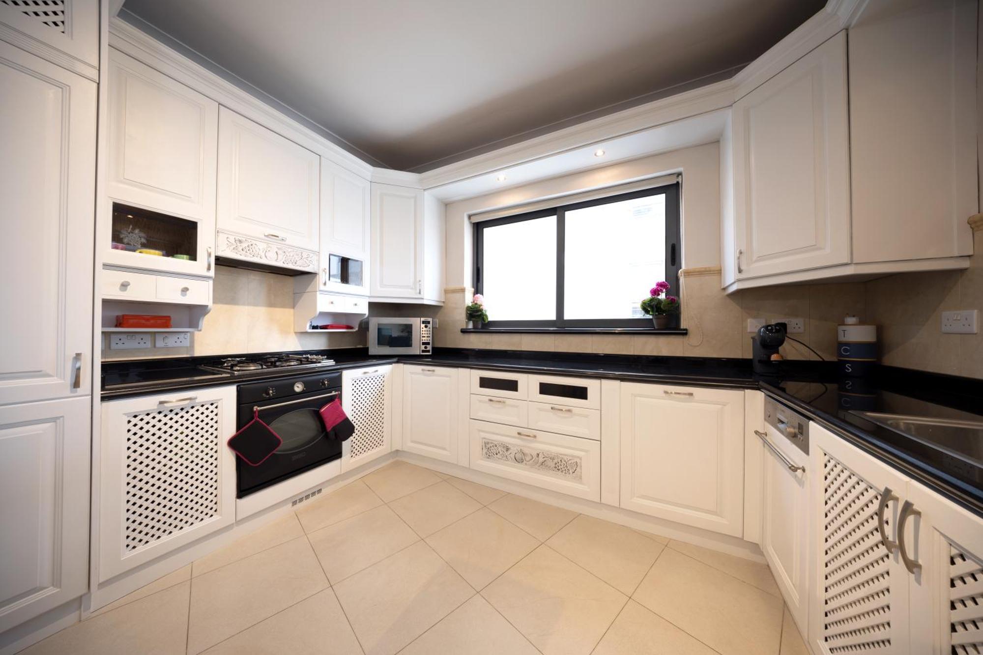 Seafront Beautiful 3 Bedroom With Balcony Kdou1-1 Апартаменты *