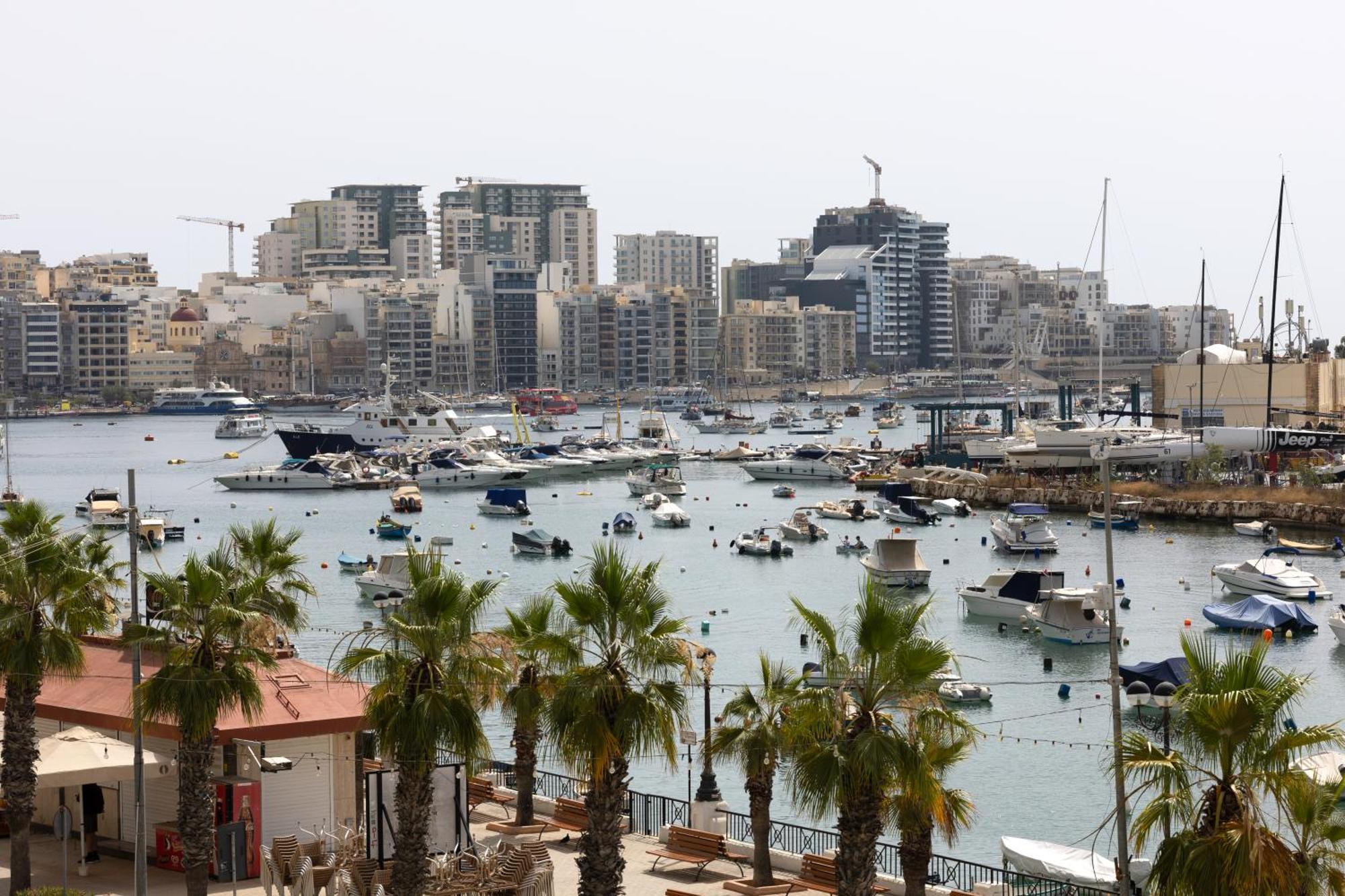 Seafront Beautiful 3 Bedroom With Balcony Kdou1-1 Апартаменты Gzira