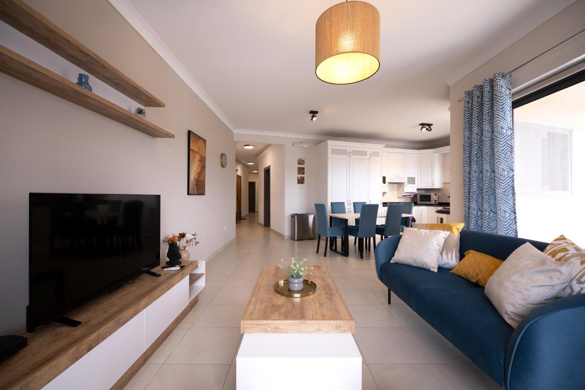 Апартаменты Seafront Beautiful 3 Bedroom With Balcony Kdou1-1