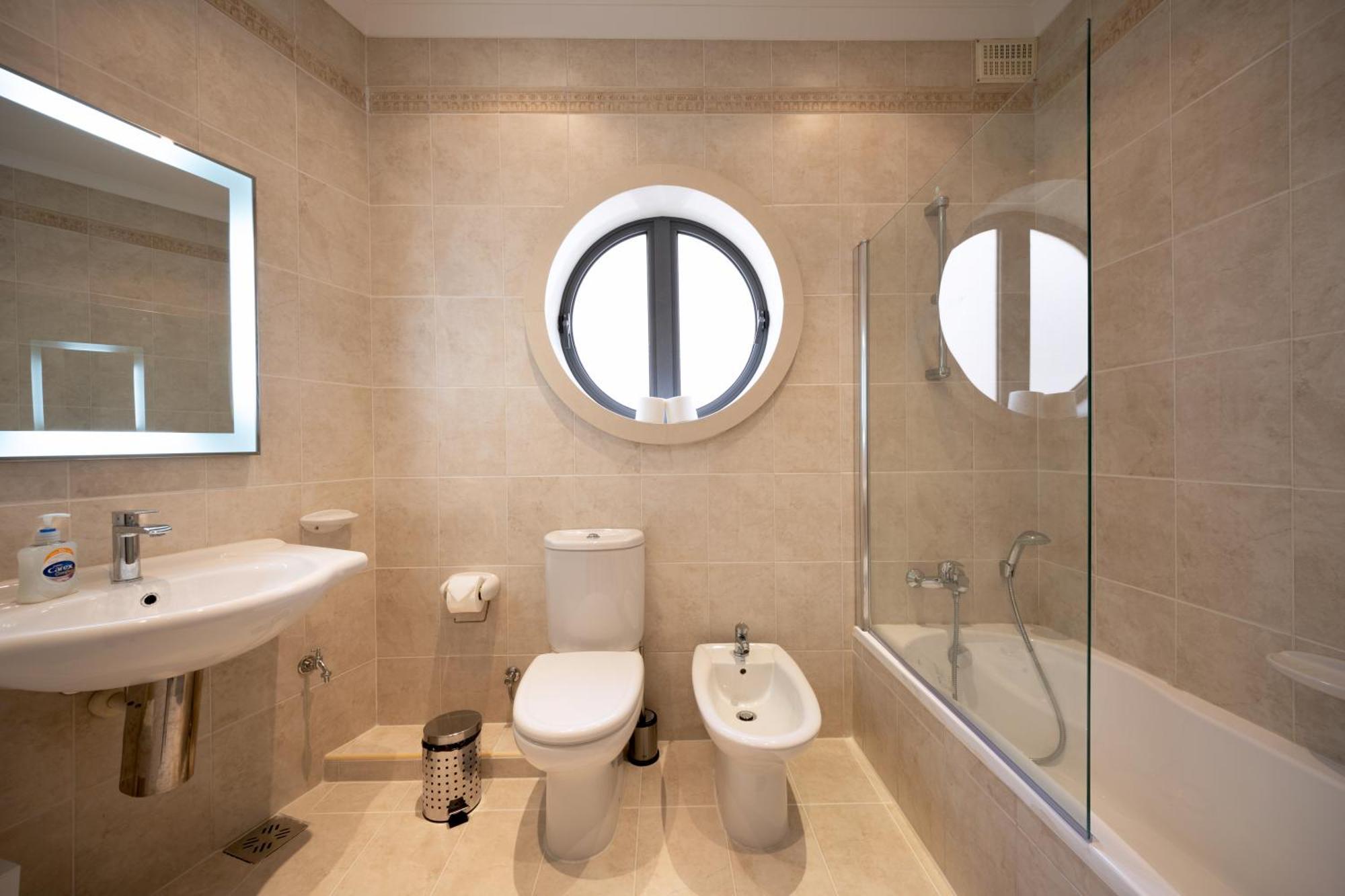 Seafront Beautiful 3 Bedroom With Balcony Kdou1-1 * Gzira