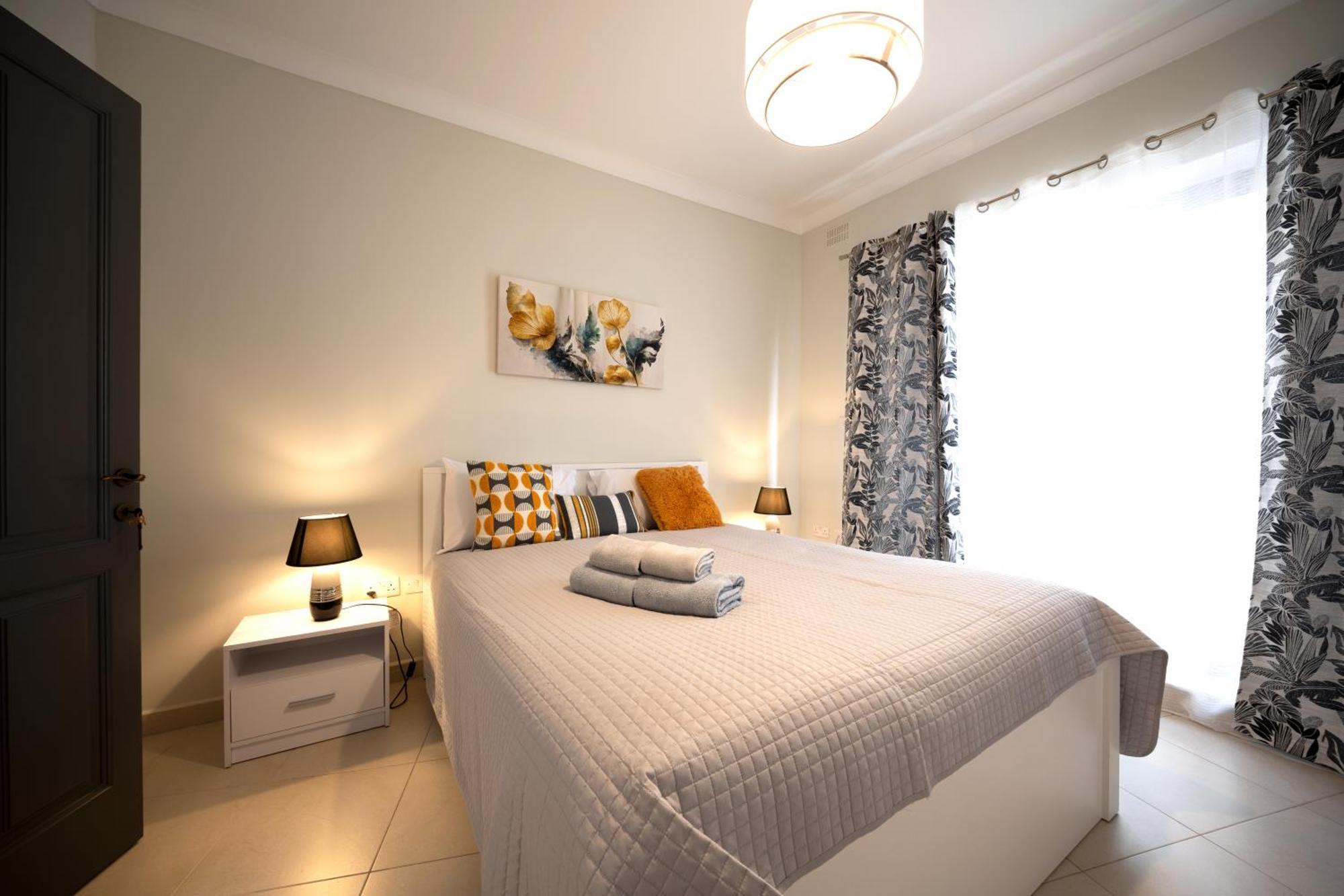 Апартаменты Seafront Beautiful 3 Bedroom With Balcony Kdou1-1